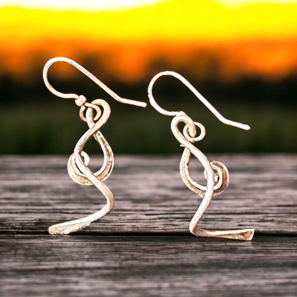 ✨️3D Sterling Silver Treble Clef Musical Note French Hook Dangle Drop Earrings! - Picture 2 of 4